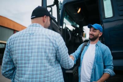 >乌拉特中旗龙邦物流有限公司