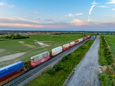 中国哈尔滨到澳大利亚阿德莱德的饮水机使用空运快递7天内送达