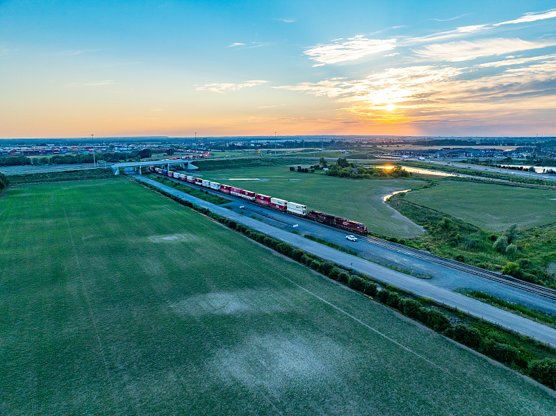 卫星组件采用中国深圳国际多式联运送达澳洲兰瑟斯顿