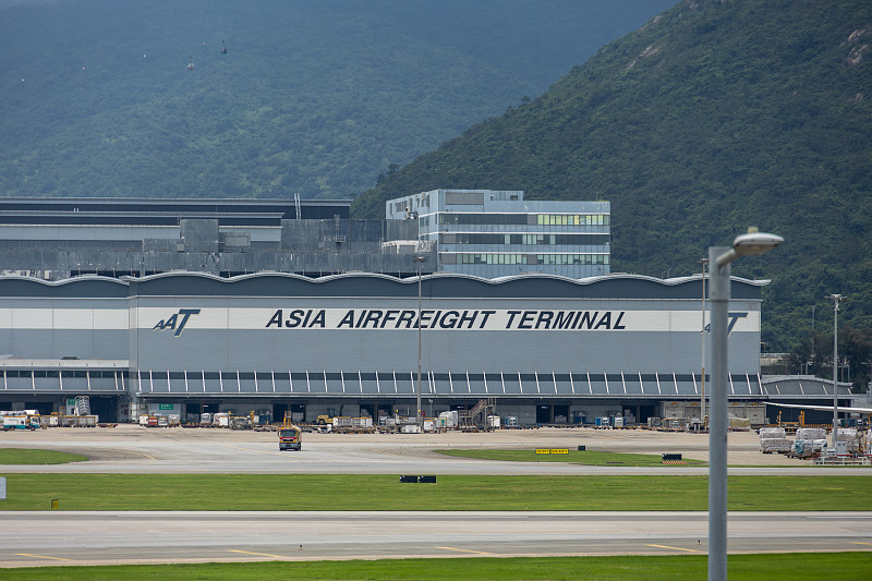中国石河子至伯尼 (Burnie)的车载三脚架及警示牌使用航空货运13天内送达