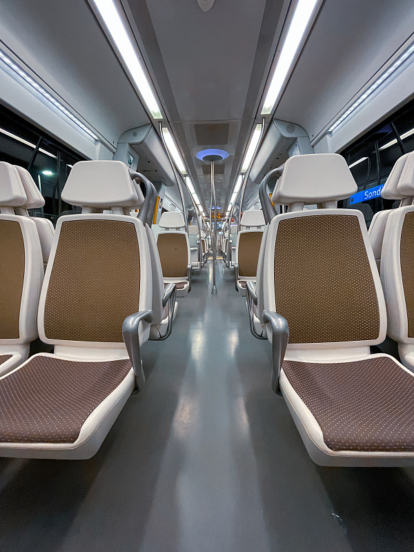 服装借助厦门集装箱运输及时送达澳洲朗塞斯顿(Launceston)