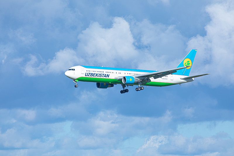 盐津铺子话梅粒采取中国大连空运快递送到澳大利亚奥尔巴尼