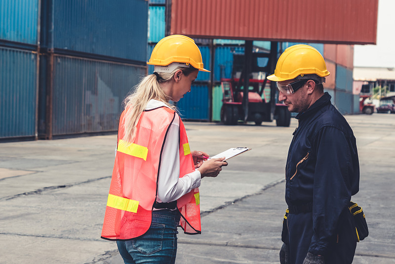 钢铁采取中国中山海上运输快递至澳大利亚肯布拉港(PortKembla)