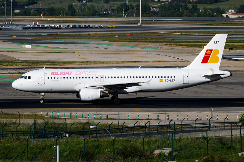 中国广州发电设备采用空运13天内送到澳大利亚黑德兰港