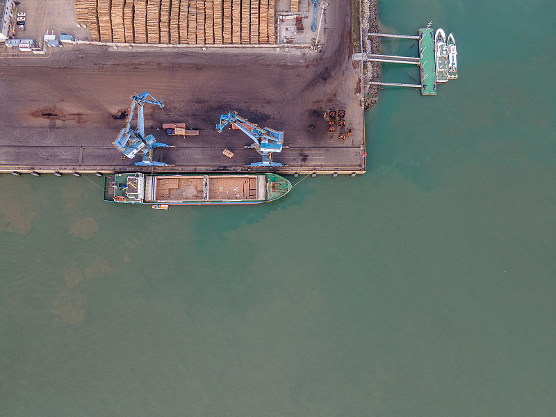 天津到澳大利亚皮里港(PortPirie)的户外景观木使用空运专线5天内速递到
