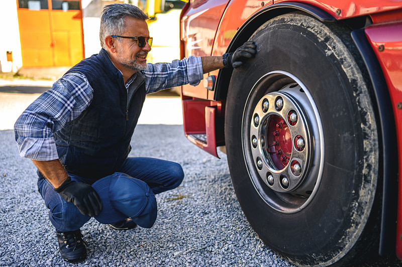 金属制品采用中国武汉空海联运派送至凯恩斯 (Cairns)