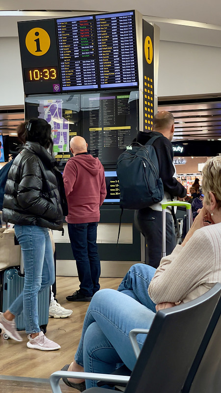 金属制品通过中国天津空运物流专线速递到阿什伯顿