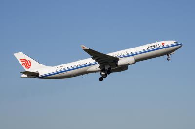 >红酸枝木借助中国广州空海联运抵达澳大利亚昂斯洛