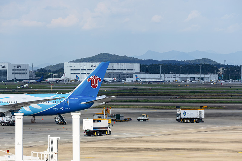 服装采用中国广州航空快递配送到吉朗