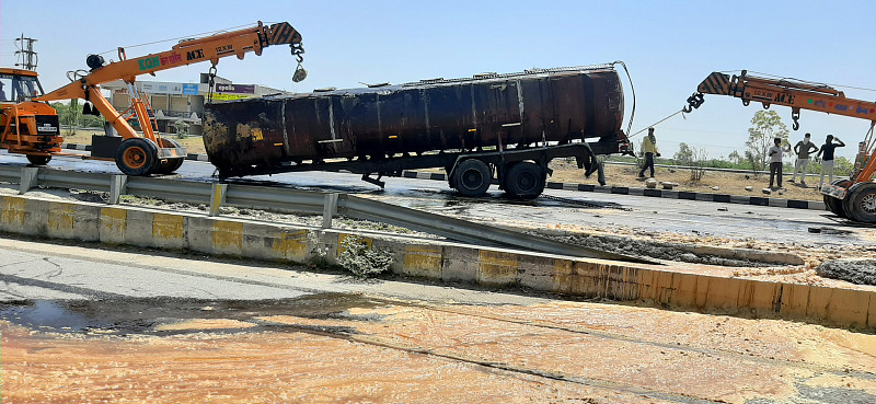 米饼采用深圳散货船运输递送到怀阿拉 (Whyalla)