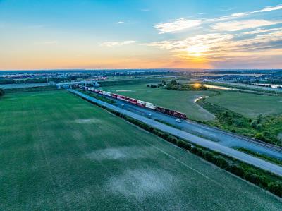 >卫星组件采用中国深圳国际多式联运送达澳洲兰瑟斯顿