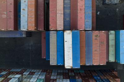 新能源产品采用中国天津集装箱运输完整送达澳洲肯布拉港(PortKembla)