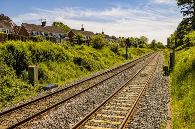 合成纤维面料应用深圳海空联运送抵奥尔巴尼 (Albany)
