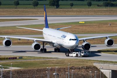武汉至澳洲卡拉萨的桌面空气净化器采用空运门到门专线9天内速递到