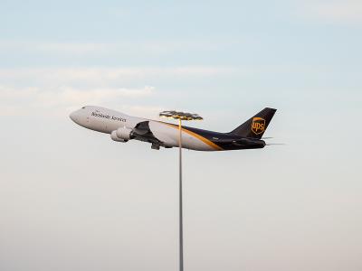 肉松饼借用中国西宁航空货运送到澳洲黑德兰港(PortHedland)