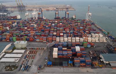 无线耳机充电盒采取中国香港国际多式联运发往澳洲格拉德斯通