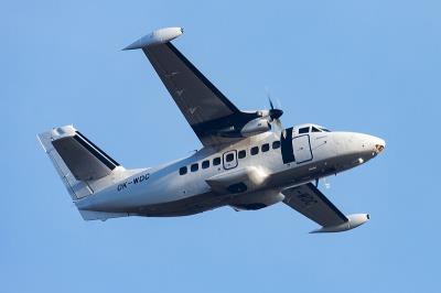 完美日记粉底液通过广州航空运输配送到澳洲兰瑟斯顿