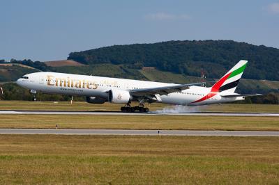 骑行装备（头盔、手套、骑行服）借用中国武汉整箱海运派送至澳洲丹皮尔