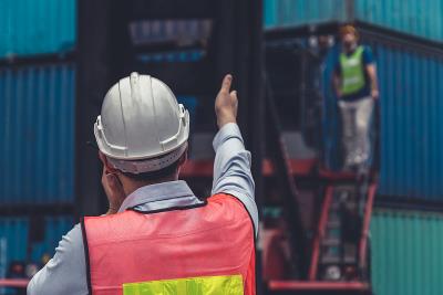 爽肤水经中山国际多式联运配送到黑德兰港