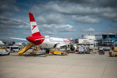 无痕内衣借助中国中山空运快递送到格拉德斯通