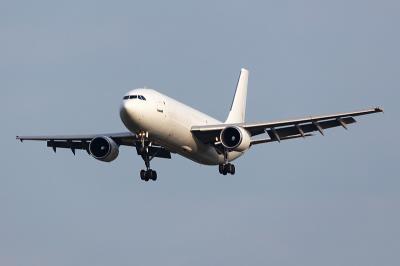 中国乌鲁木齐到澳洲阿德莱德(Adelaide)的丝绸围巾采用国际快递9天送到