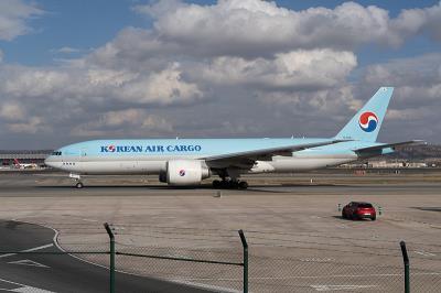 榛子经中国上海船运送抵肯布拉港