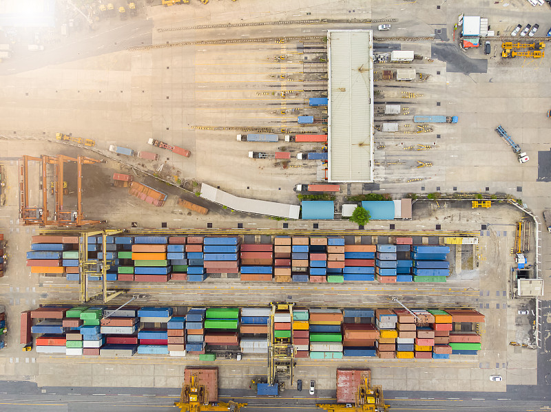 注意：铁路中断加剧国际海运温哥华港拥堵