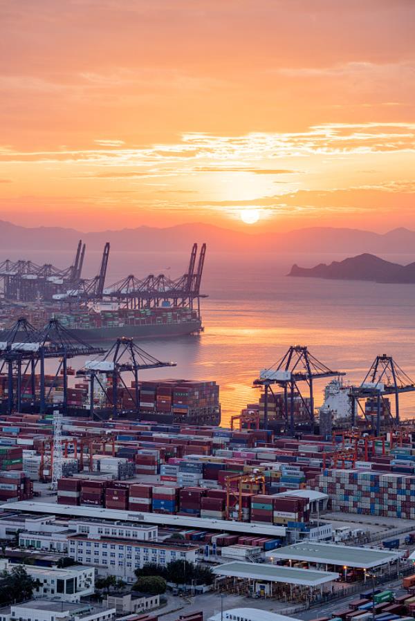 海运到加拿大多少钱一公斤?揭秘海运运费的计算因素!