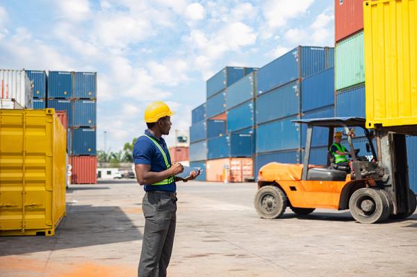 发国际海运到加拿大是外贸朋友注意了：该国温哥华港口的堆场利用率已高达113%！